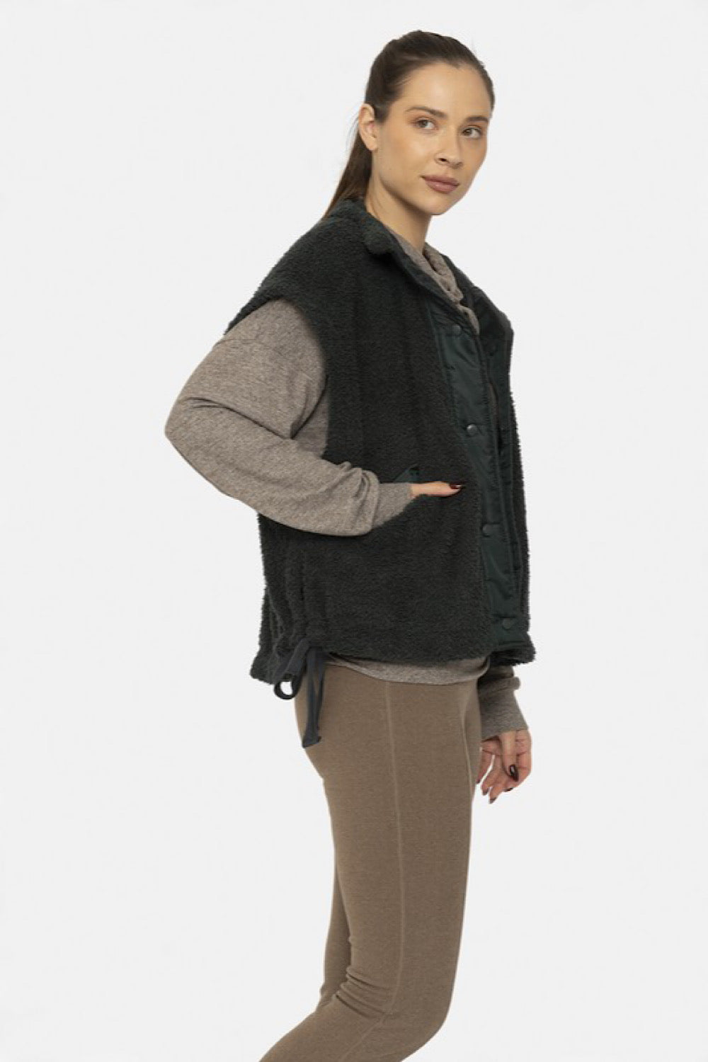 COZY SHERPA SNAP VEST IN FOREST