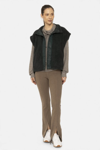 COZY SHERPA SNAP VEST IN FOREST