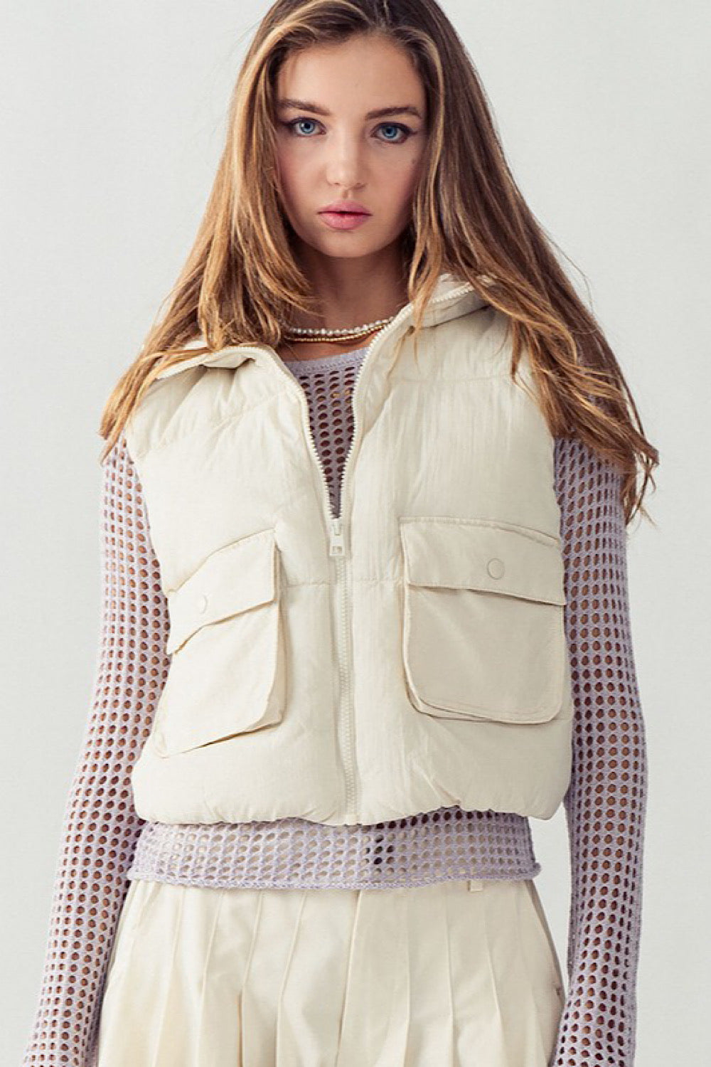 HOODED CROP PUFFER VEST IN CREAM