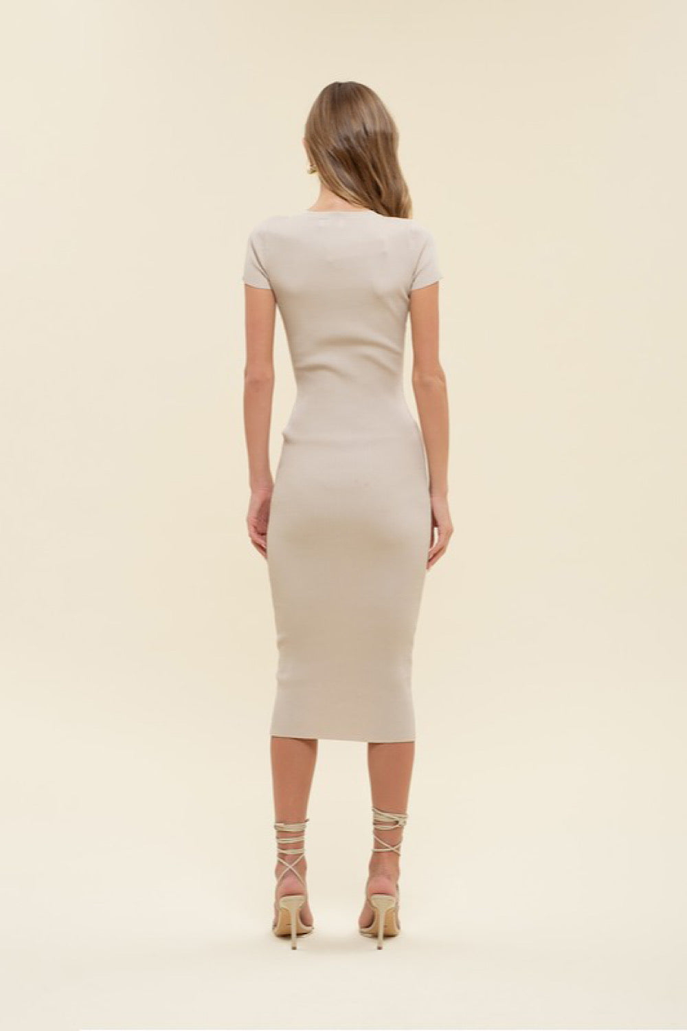 SHORT SLEEVE BODYCON SWEATER DRESS IN NATURAL